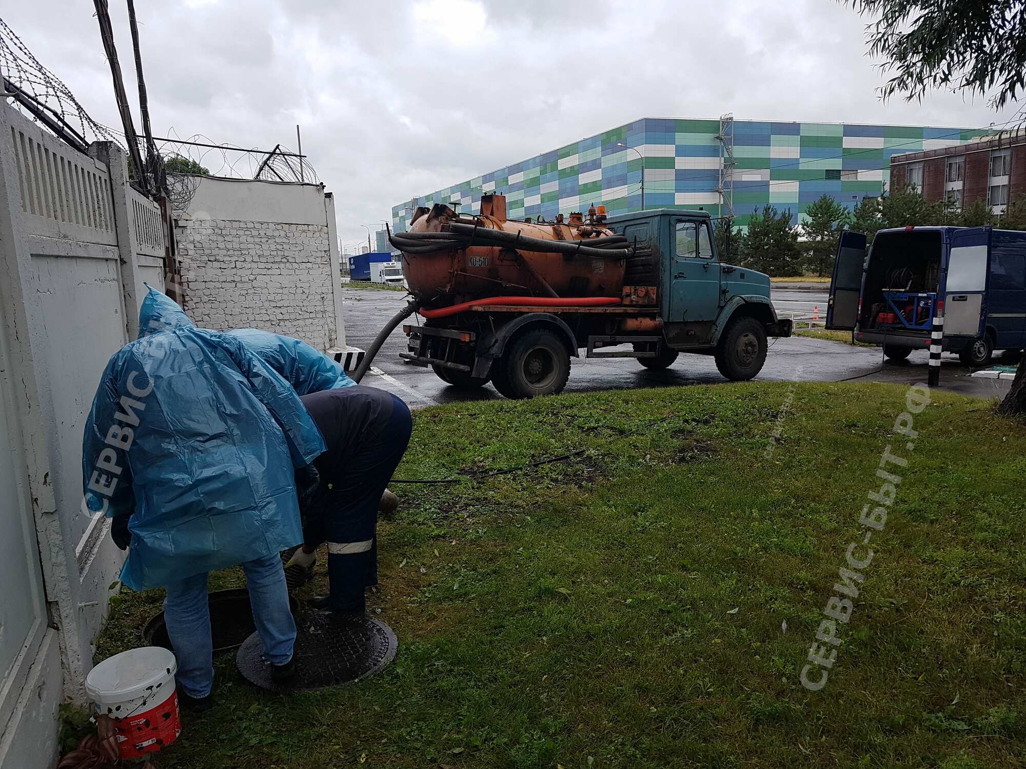 Гидродинамическая прочистка труб канализации в Москве | Заказать промывку  ливневой и фекальной канализации в компании «Сервис Быт»